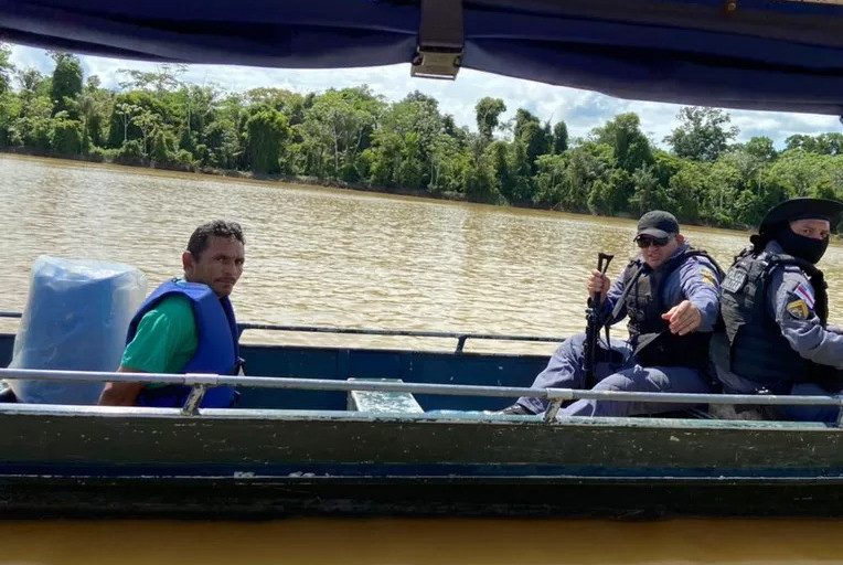 O suspeito Amarildo da Costa de Oliveira foi preso em flagrante por portar munição de uso restrito (Foto: Reprodução O Globo)