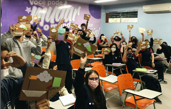 Projeto ‘poetisa.te’ realiza ações para desenvolver pensamento crítico e político de adolescentes e adultos em Manaus