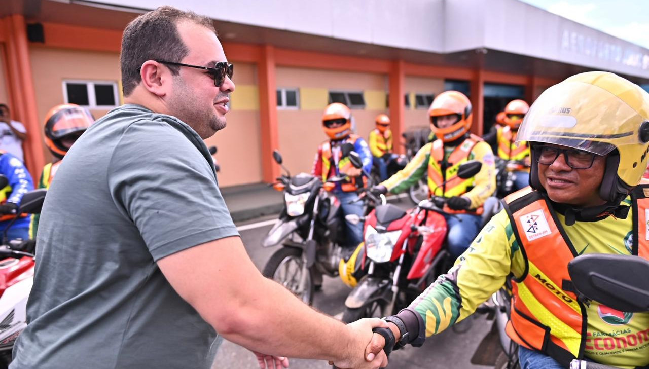 Incentivador da cultura regional, presidente da Aleam desembarca em Parintins para acompanhar o 55º Festival Folclórico