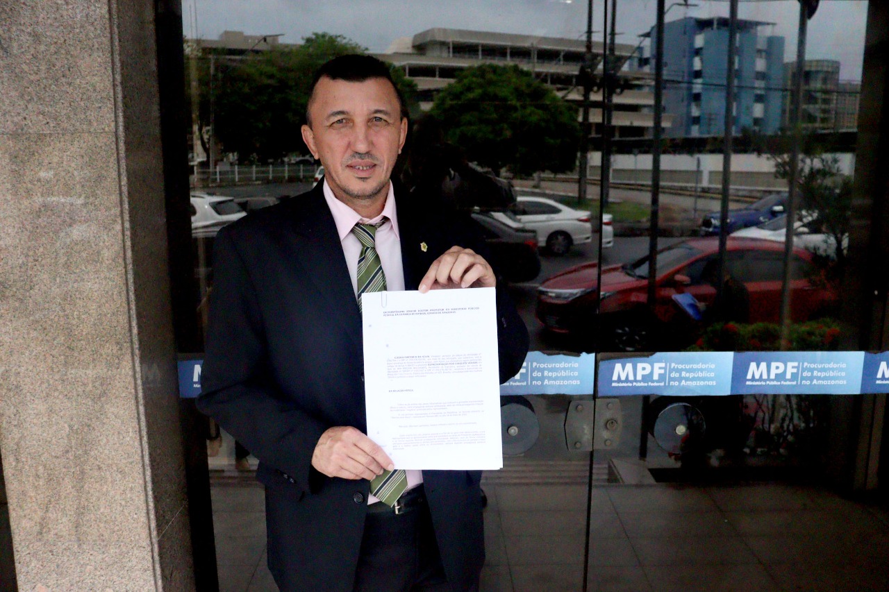 Vereador do PT entra com ações contra Bolsonaro por propaganda eleitoral antecipada durante Marcha para Jesus em Manaus