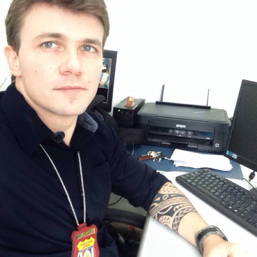 Vídeo: delegado da PC-AM aponta arma de fogo para motorista durante briga de trânsito; instituição apura conduta