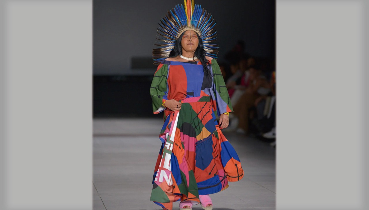 SPFW: desfiles levam repúdio a desmatamento e Bolsonaro às passarelas