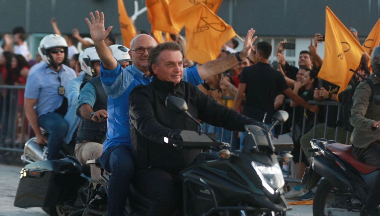 Bolsonaro durante motociata em Manaus junto com Coronel Menezes (Ricardo Oliveira/CENARIUM) 