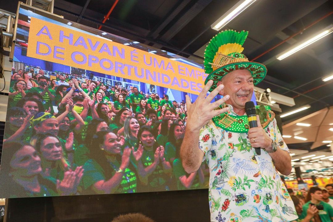 Dono da Havan inaugura loja em Manaus, celebra com empregados e faz campanha contra o ‘13’