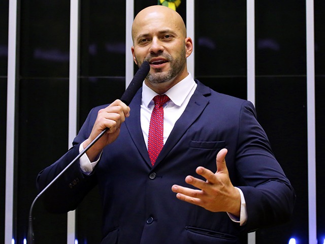 Imortais da ABL se recusam a receber mesma medalha da Biblioteca Nacional dada a Daniel Silveira