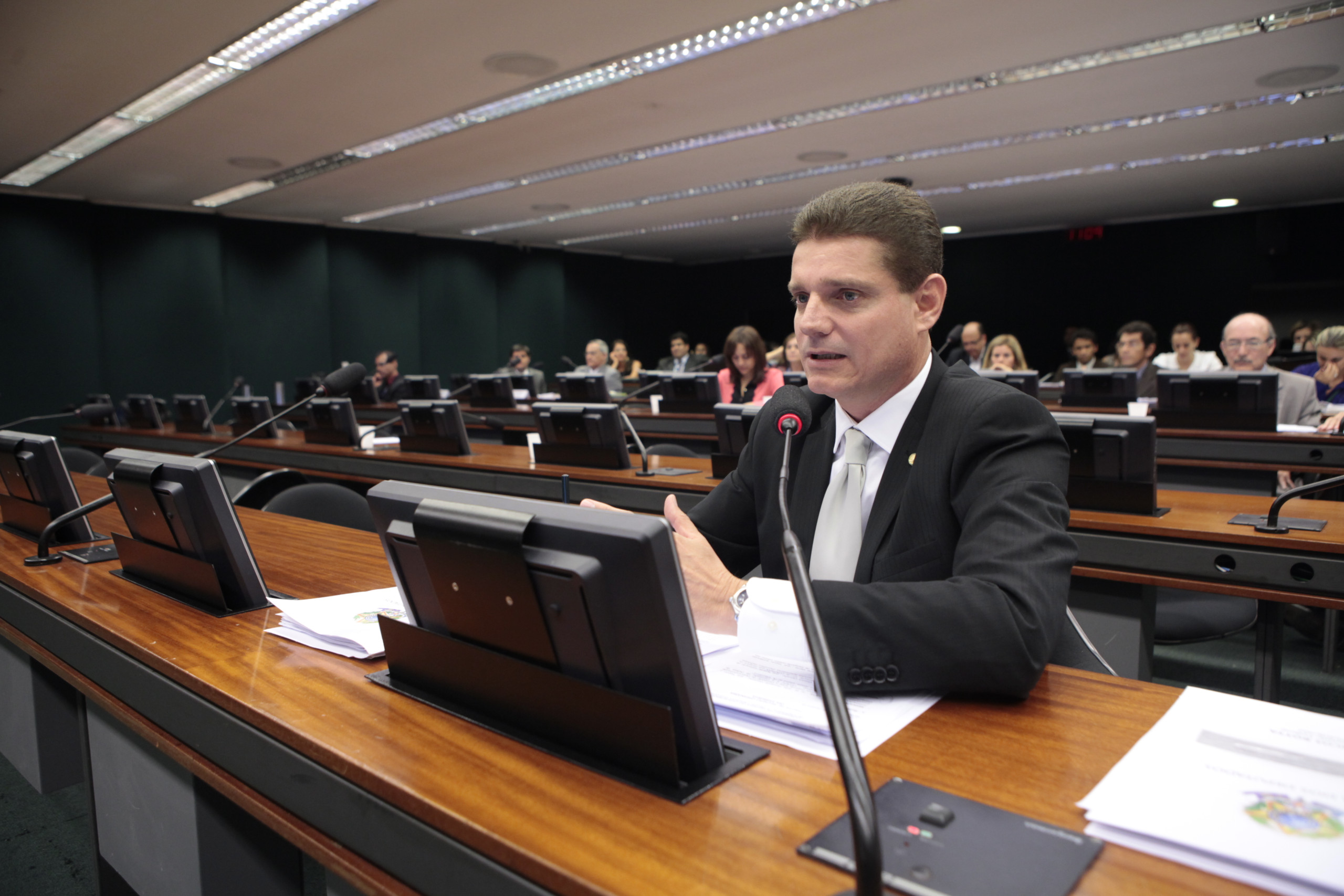 Vice-prefeito de Manaus desmente sites e afirma que não vai compor chapa do senador Eduardo Braga