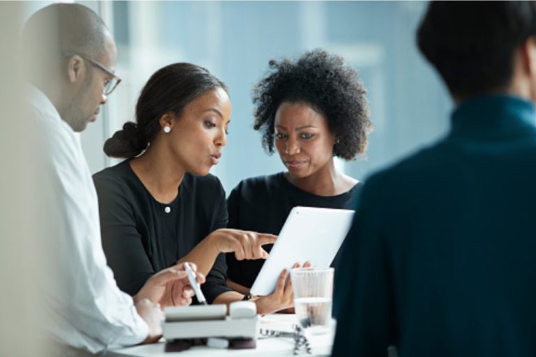 Institutos promovem programa de educação financeira para empreendedoras negras e indígenas
