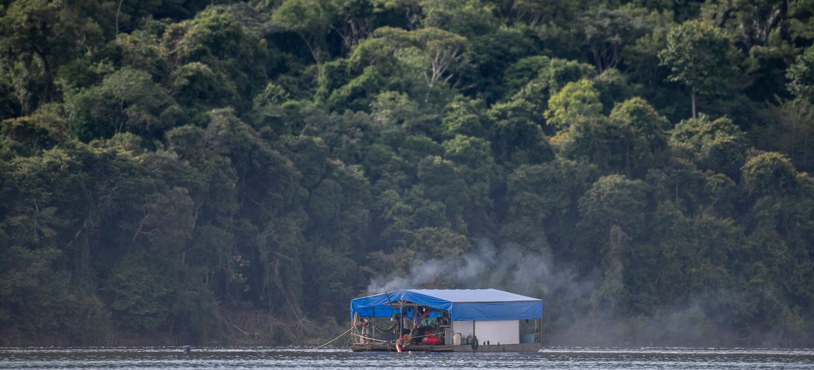 Para vender a ideia do decreto, o governador de Rondônia revogou um dispositivo de 1991, que proibia a mineração no Rio Madeira (André Dib/National Geographic/Reprodução)