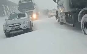 Com temperatura de -10°C, cerca de 400 pessoas enfrentam tempestade de neve na Cordilheira dos Andes