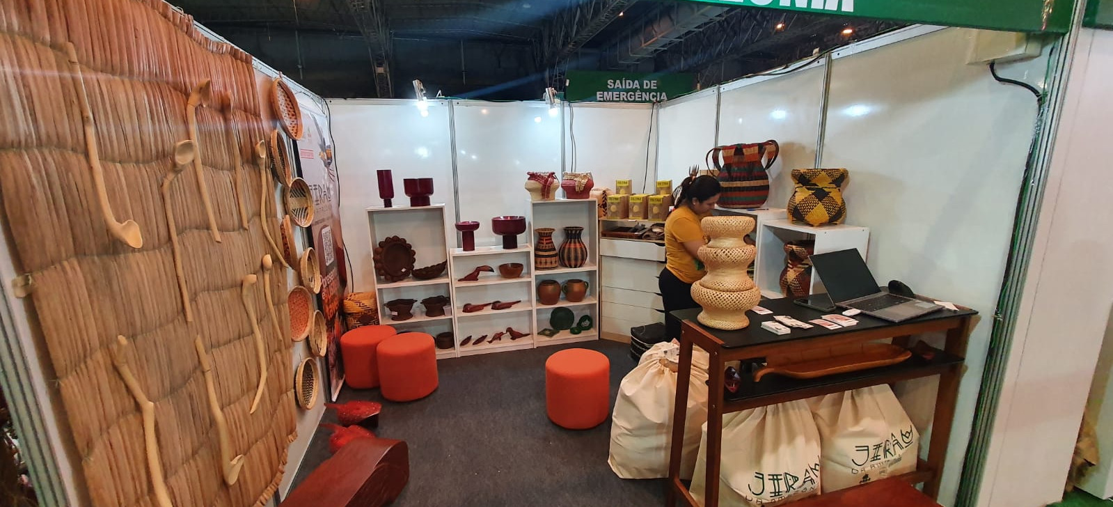 Artesãos ribeirinhos e indígenas do AM expõem produtos na maior feira da América Latina
