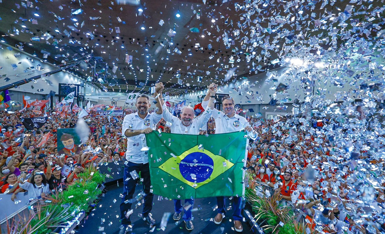 Lula afirma que desconfiança de Bolsonaro nas urnas eletrônicas é medo de perder as eleições