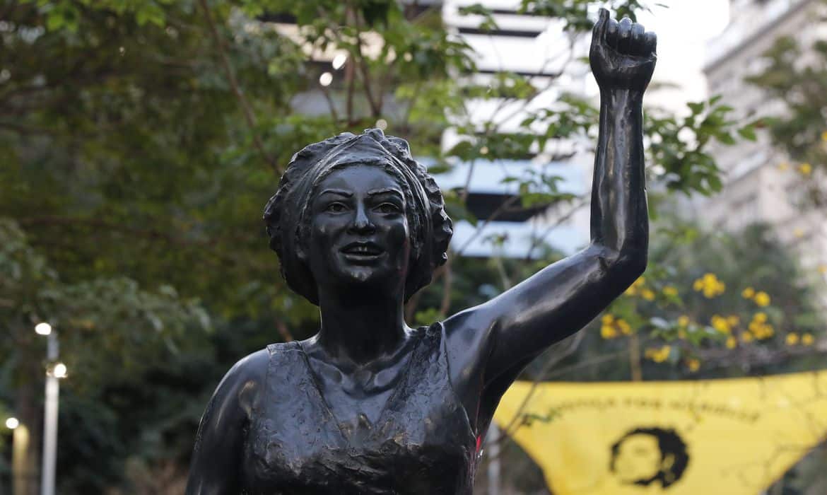 Homenagem a vereadora: estátua de Marielle Franco é inaugurada no Centro do Rio de Janeiro
