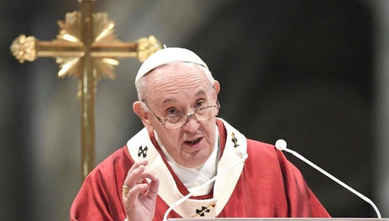 Papa Francisco diz ser necessário diminuir ritmo de viagens e não descarta possibilidade de renúncia