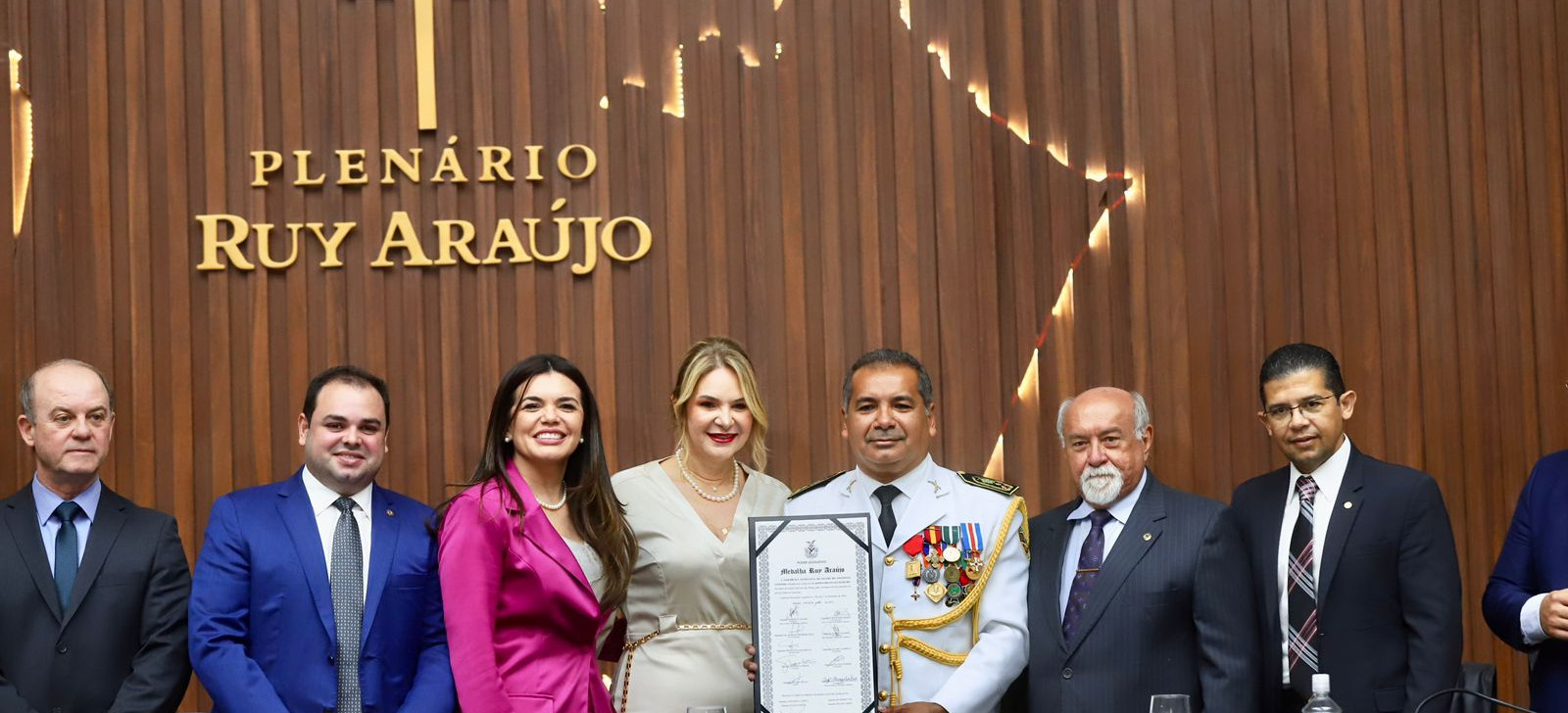 ‘Um homem honrado’, diz presidente da Aleam após coronel da PM receber ‘Título de Cidadão do Amazonas’