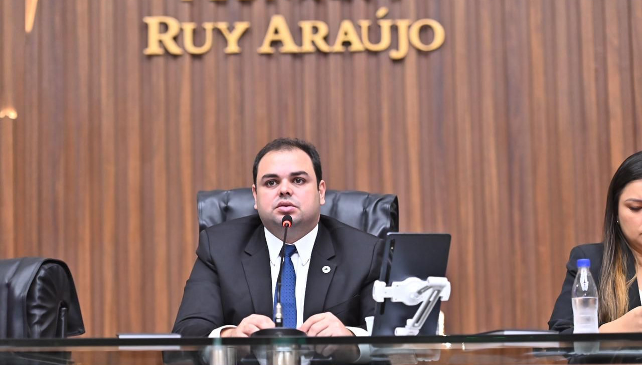 Roberto Cidade comanda votação que aprovou a LDO na Assembleia Legislativa do Estado