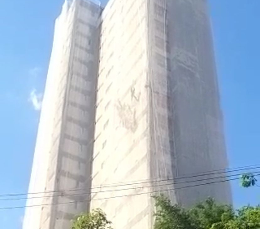 No AM, Corpo de Bombeiros resgata operários presos em andaime após rompimento de cabo