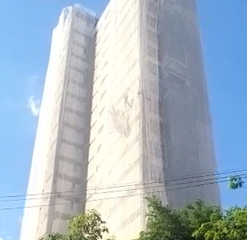 No AM, Corpo de Bombeiros resgata operários presos em andaime após rompimento de cabo