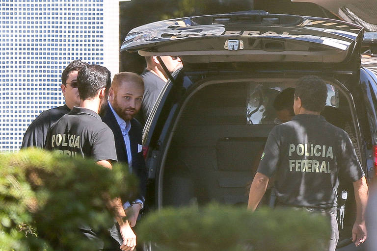 Campanha de Bolsonaro manteve contato com hacker da Lava Jato que invadia contas de aplicativo de mensagens