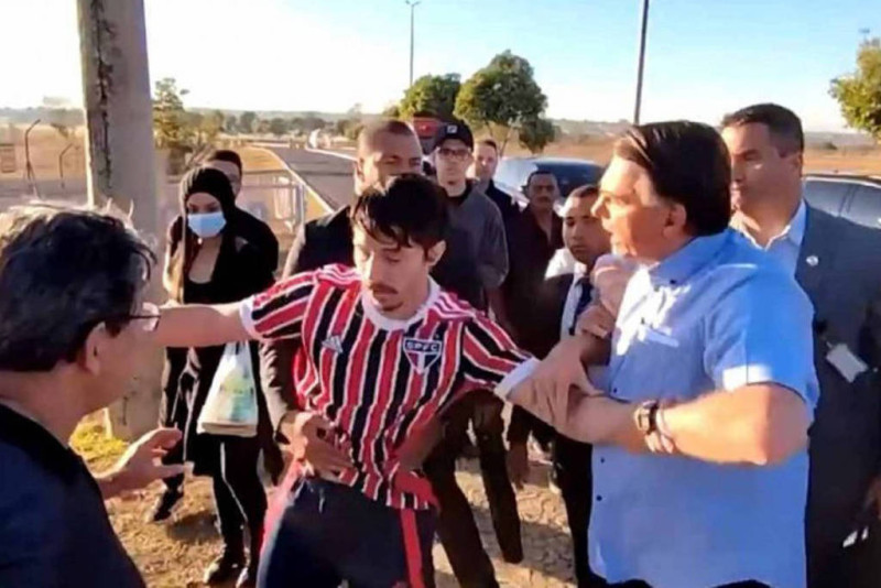 Após chamar Bolsonaro de ‘tchutchuca do centrão’, youtuber é convidado a entrar para o MBL