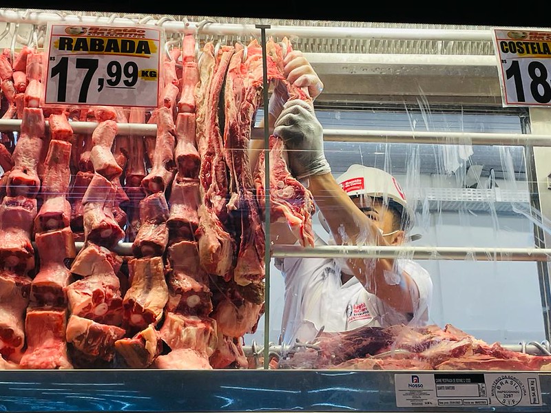 Consumo reduzido da carne é reflexo da fome e resultado de um desmonte na política de segurança alimentar no País, dizem especialistas. (Ricardo Oliveira/Cenarium)