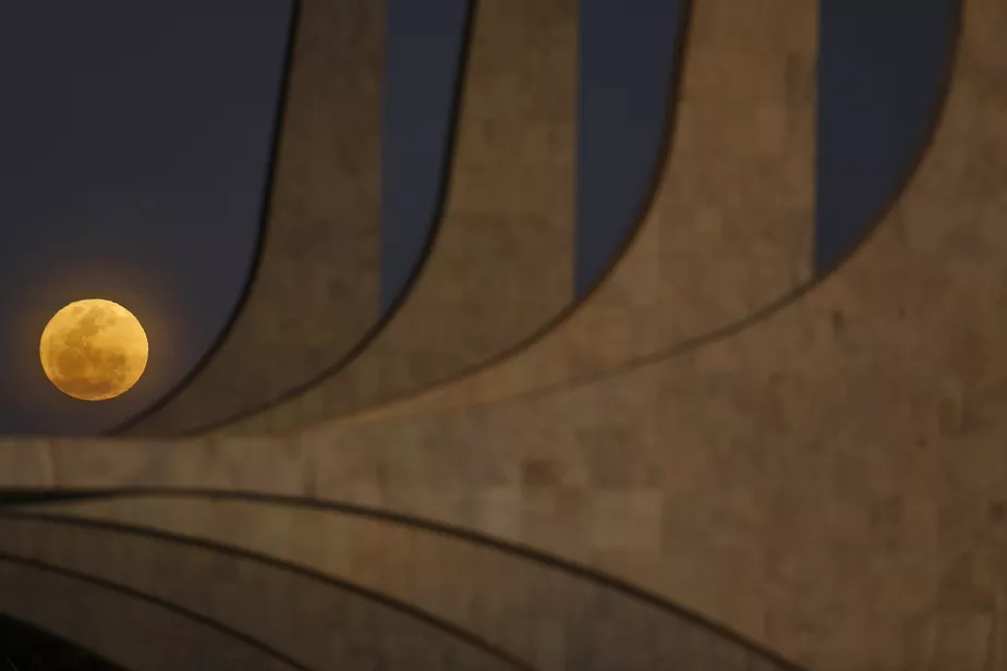 ‘Lua de esturjão’: última superlua do ano vai ocorrer na próxima quinta-feira