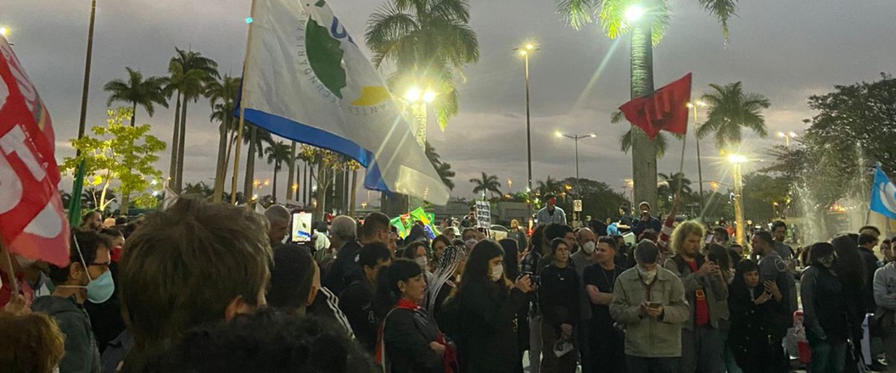 Em Santa Catarina, flagrante de pichação teria desencadeado reação violenta da Polícia Militar no ato pela democracia