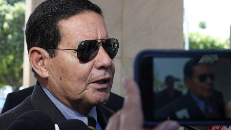 Justiça Eleitoral modifica registro de vice-presidente Hamilton Mourão de ‘branco’ para ‘indígena’