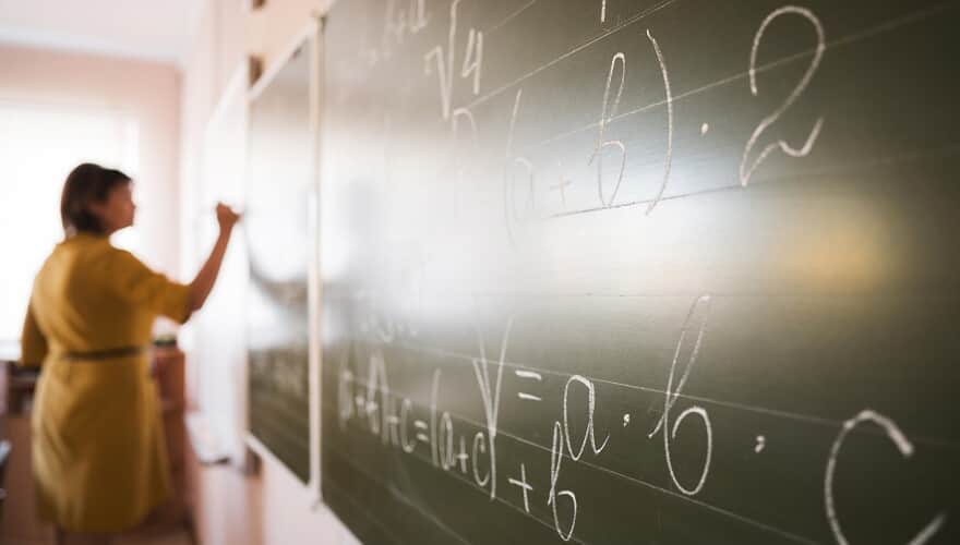 Governador do AM autoriza pagamento de R$ 97,6 milhões do Fundef aos professores da educação básica e aposentados