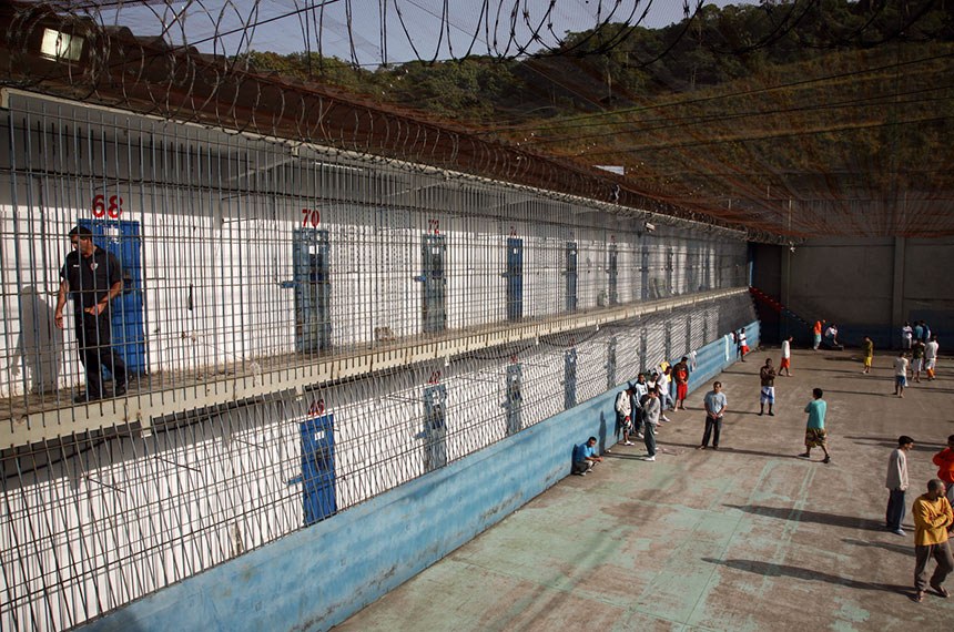 Câmara dos Deputados aprova projeto de lei que restringe saídas temporárias de presídios