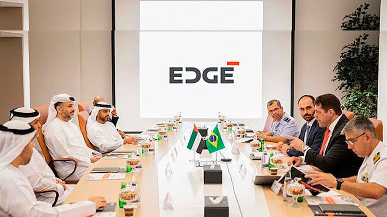 Reunião de Eduardo Bolsonaro com grupo armamentista, em Abu Dhabi, discutiu desenvolvimento de mísseis