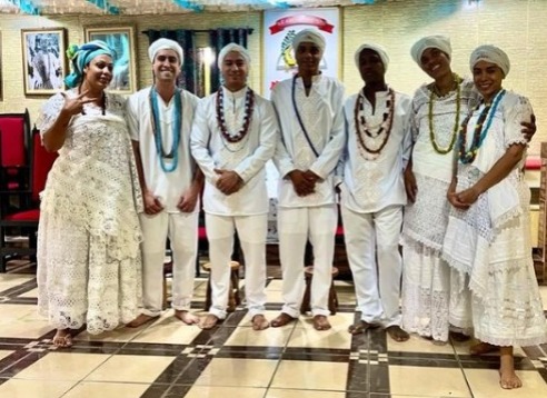 Anitta é vítima de intolerância religiosa após visita em terreiro de Candomblé; ‘adorando o próprio satanás’