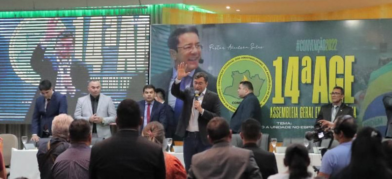 ‘Igrejas têm papel essencial’, diz Wilson Lima em encontro com 1,6 mil pessoas na Assembleia de Deus