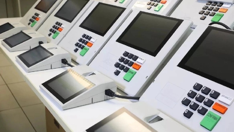 Novas urnas eletrônicas coloridas auxiliam a reconhecer candidatos negros