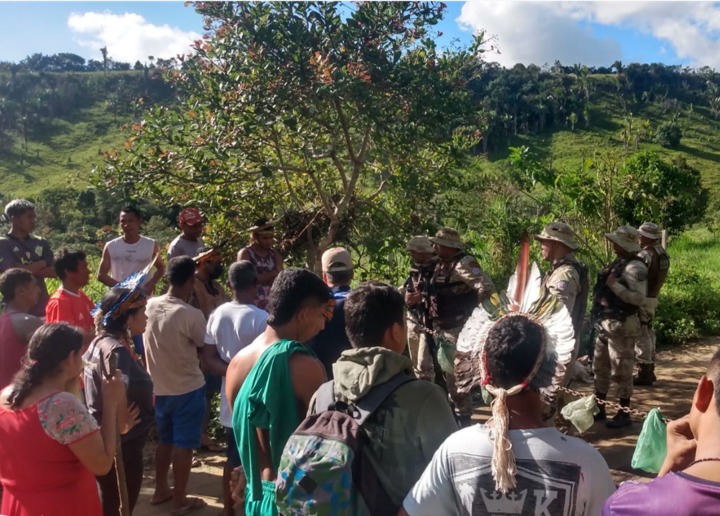 Alice Pataxó pede por socorro e segurança, após as comunidades indígenas, do município de Porto Seguro, relatarem serem vítimas de tiros de arma de fogo (Arquivo Jornalistas Livres)