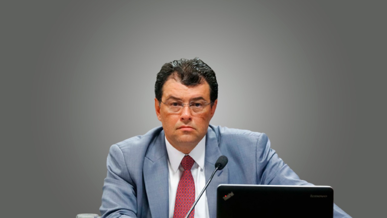 Braga constrange jornalista ao ser perguntado sobre falta de apoio na Aleam e diz: ‘Sou um competente articulador’