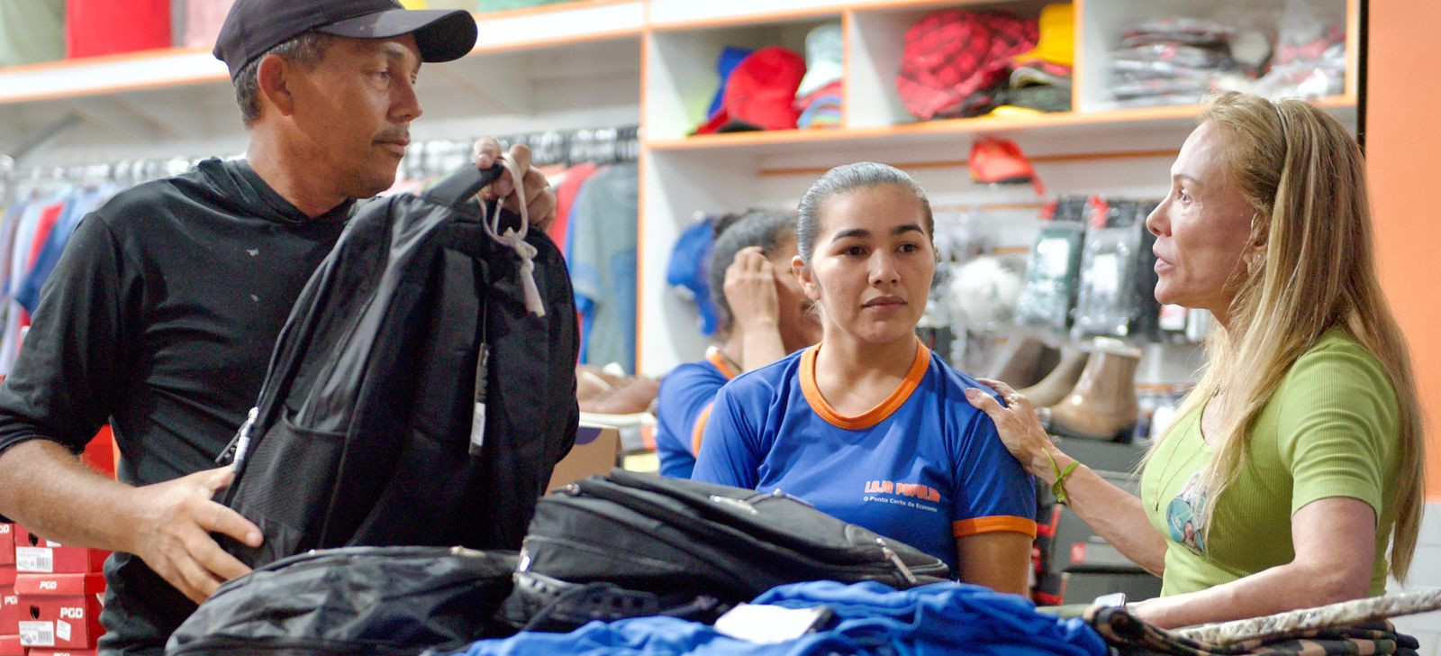 Teresa Surita visita comércio em Rorainópolis e discute soluções para gerar emprego e renda em RR