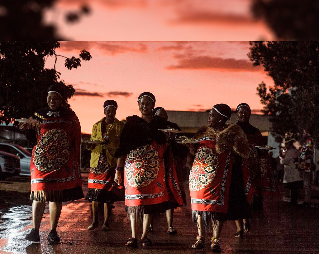 Na África do Sul, Rei Zulu é coroado em rito secreto após disputa por sucessão