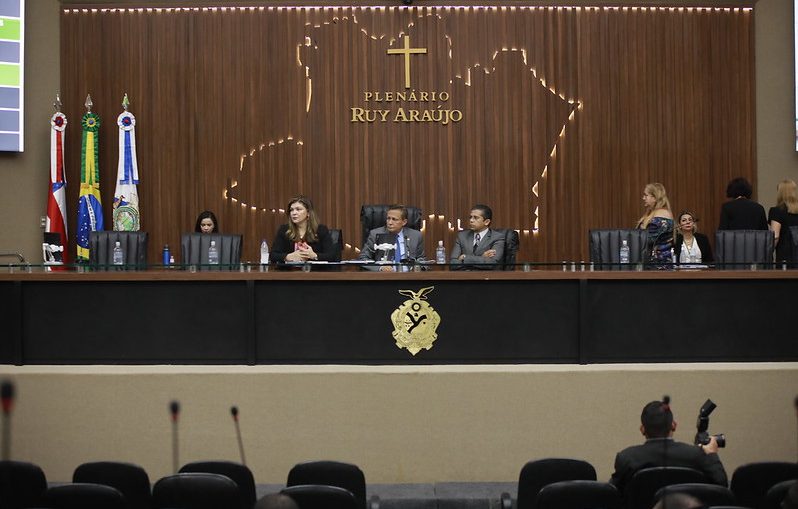 Deputados usam sessão plenária para repudiar violência e prestar solidariedade ao presidente da Aleam
