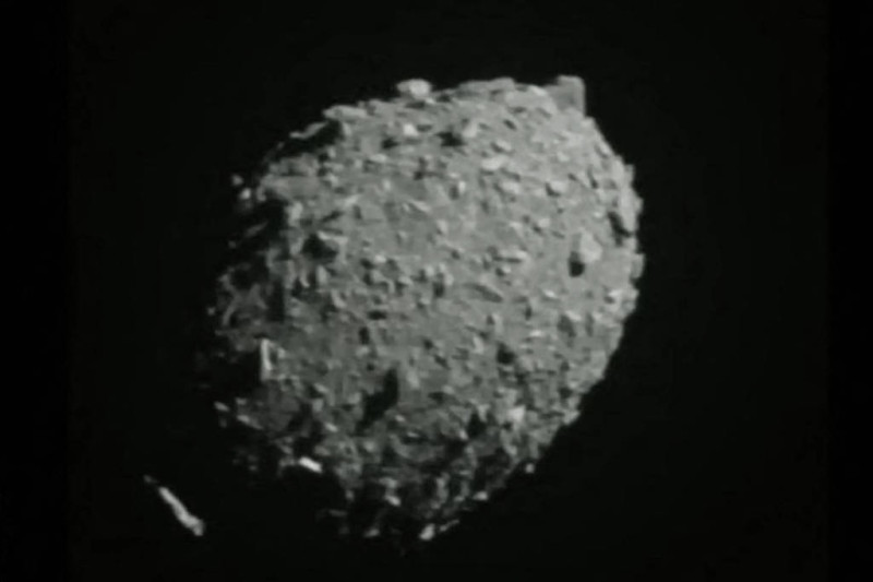 Espaçonave da Nasa atinge asteroide com sucesso para tentar mudar sua trajetória em missão inédita