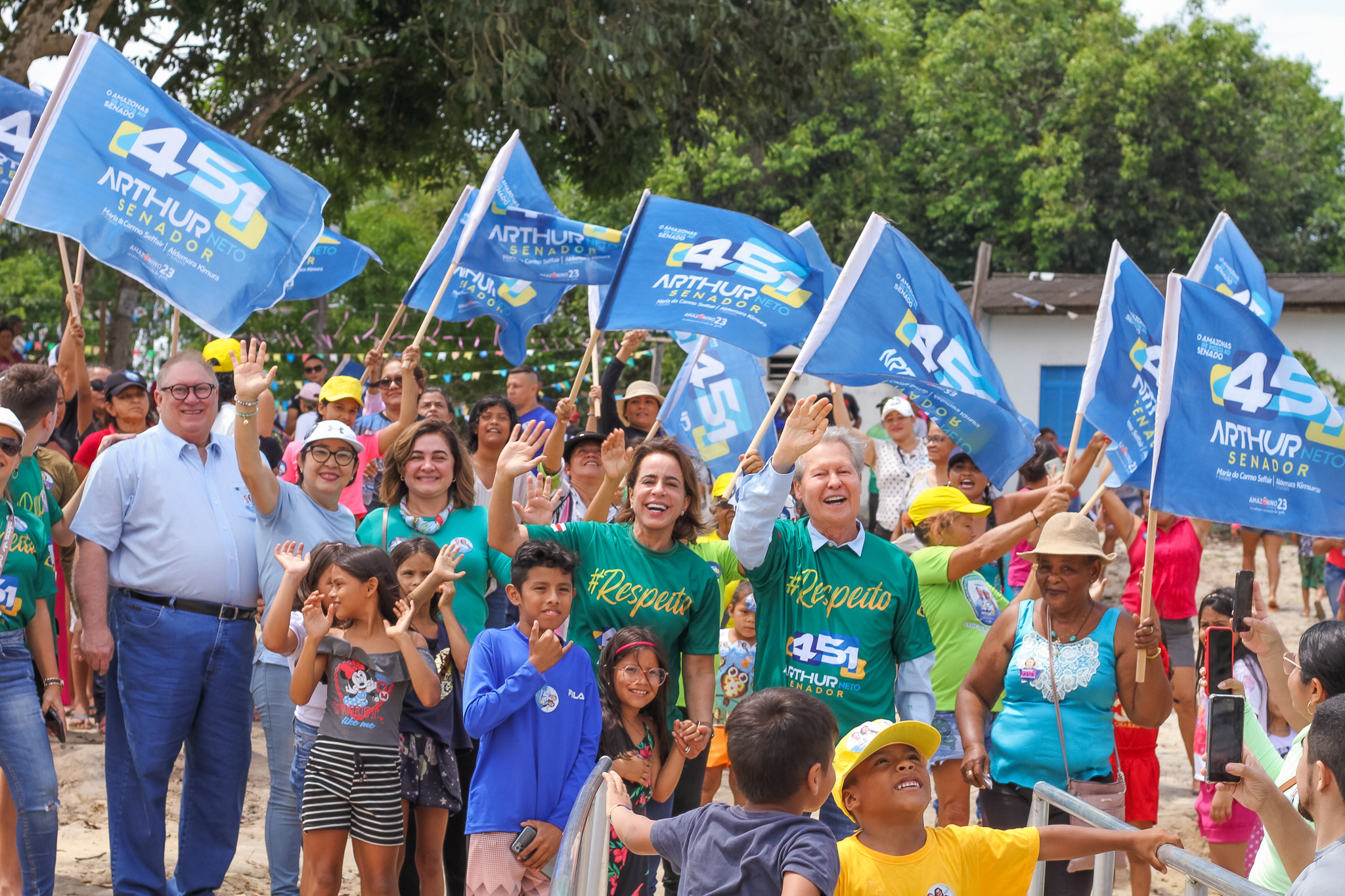 Candidato ao senado, Arthur Neto fala de luta para quebrar isolamento em visita a comunidade ribeirinha de Manaus