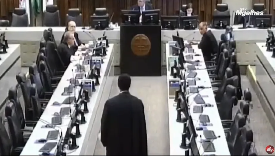 Desembargador recebe voz de prisão de advogado após magistrado pedir que ele se retirasse do tribunal