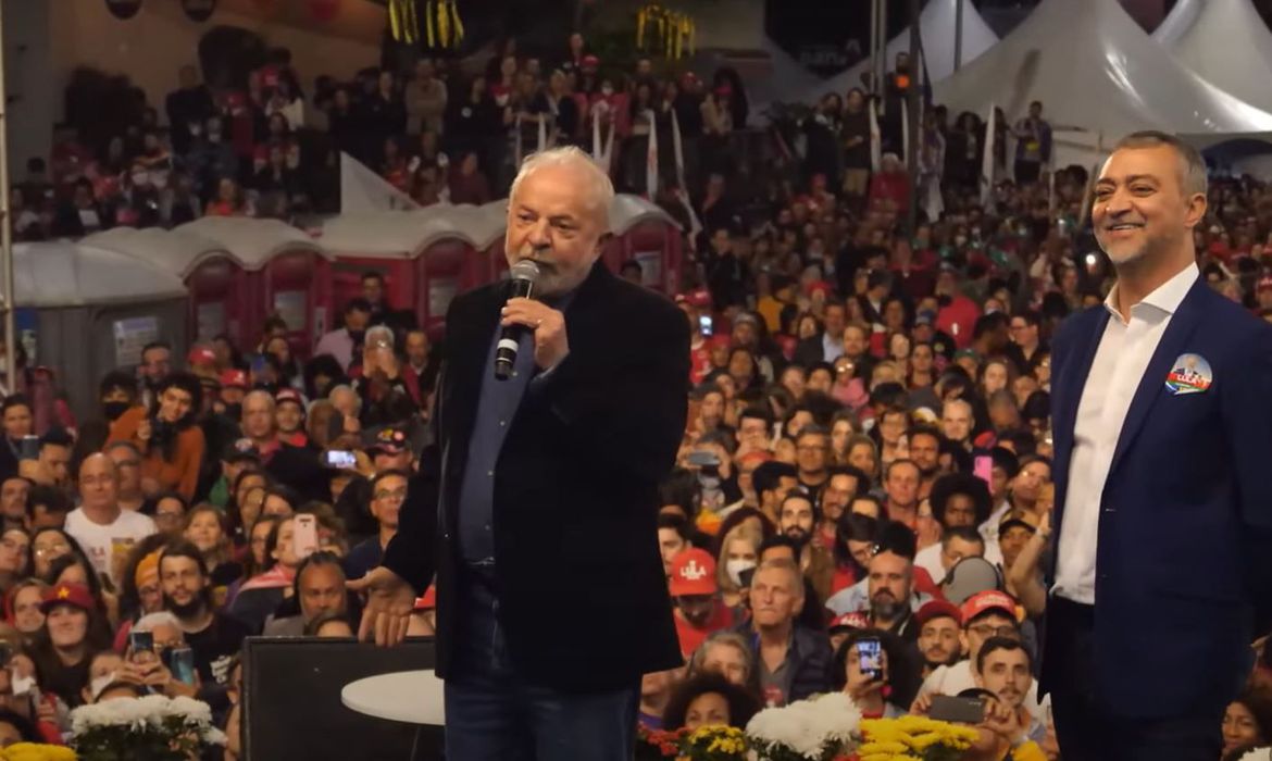 Em evento político, Lula promete zerar filas do INSS e melhorar índices de educação