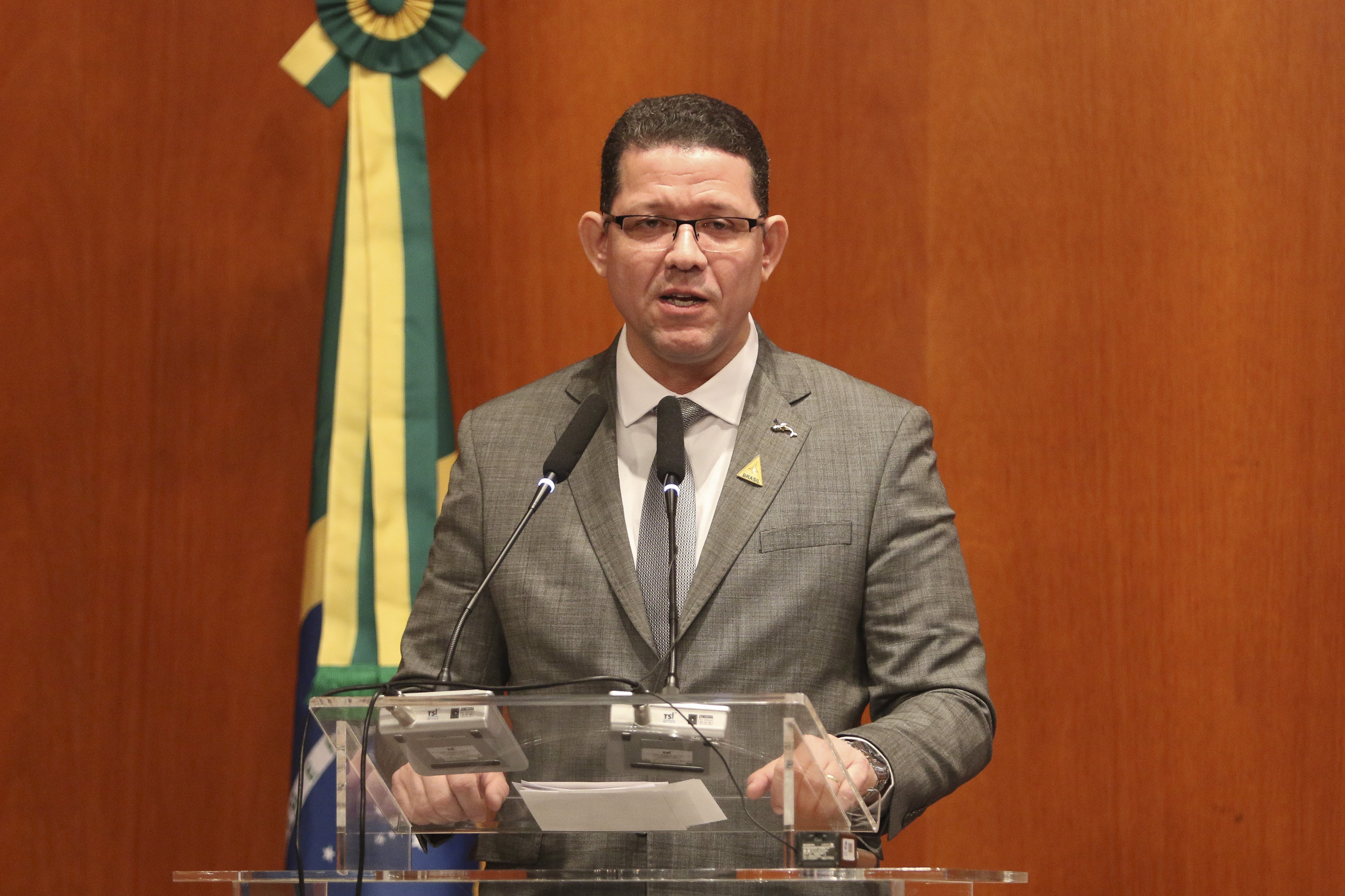 De branco a pardo: candidato à reeleição ao Governo de Rondônia ‘mudou de cor’ no TRE; ‘correção de um erro’, diz partido