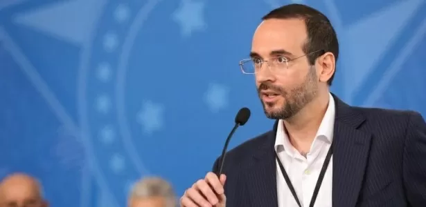 TRE-SP manda retirar propaganda eleitoral com fake news do candidato Arthur Weintraub sobre avião da Chapecoense