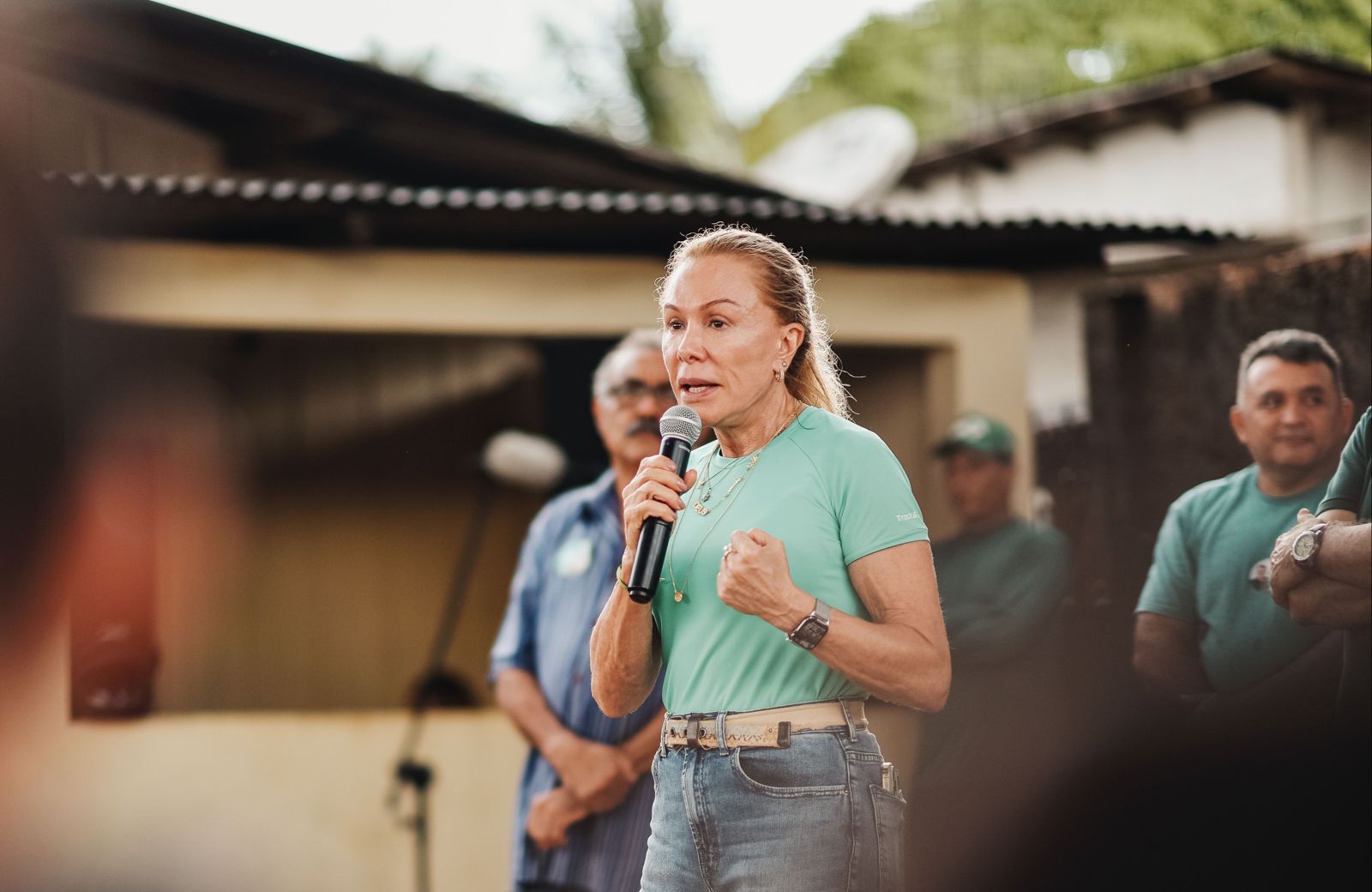 ‘Faremos agroindústrias no interior do Estado’, garante Teresa Surita em visita a Caroebe, município de RR