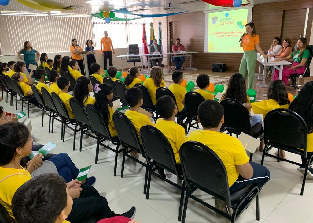 Projeto de ‘Defensores Mirins’ leva noções de direitos e deveres a alunos da rede pública em Manaus