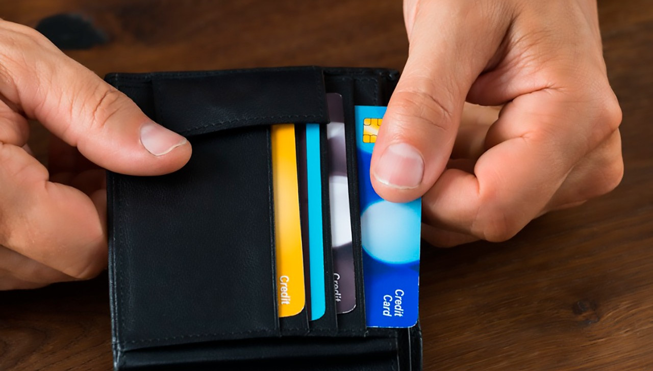 Quase meio milhão de famílias estão endividadas em Manaus, aponta pesquisa; cartão de crédito é o grande ‘vilão’