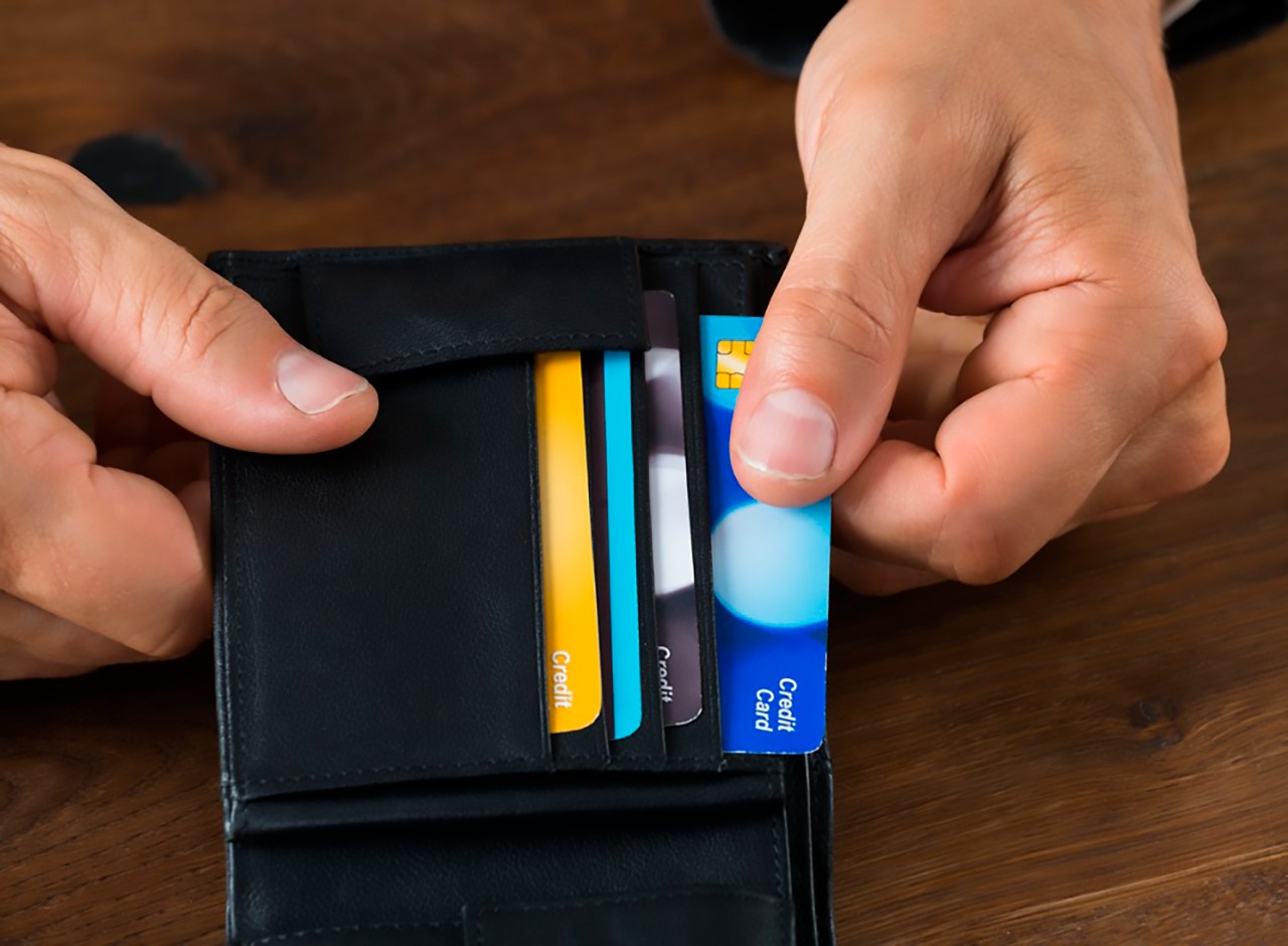 Quase meio milhão de famílias estão endividadas em Manaus, aponta pesquisa; cartão de crédito é o grande ‘vilão’