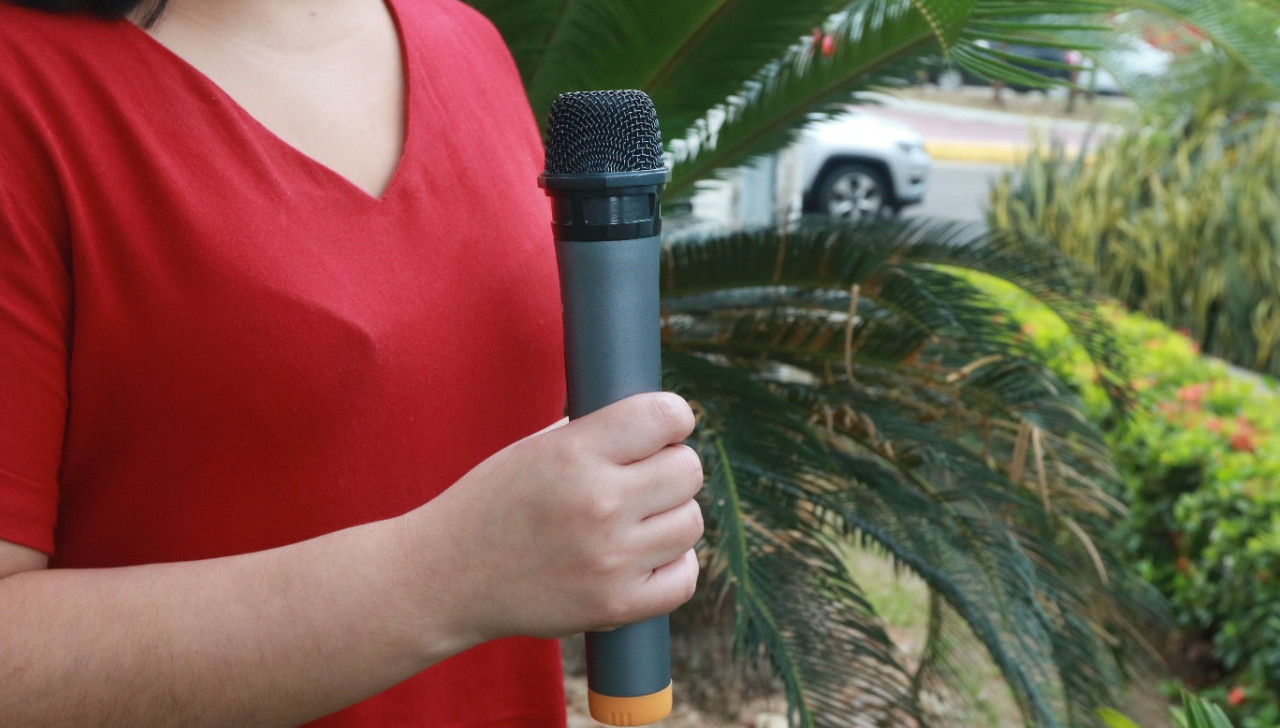 Emissora no Paraná proíbe jornalistas de vestir roupas vermelhas para ‘garantir neutralidade’