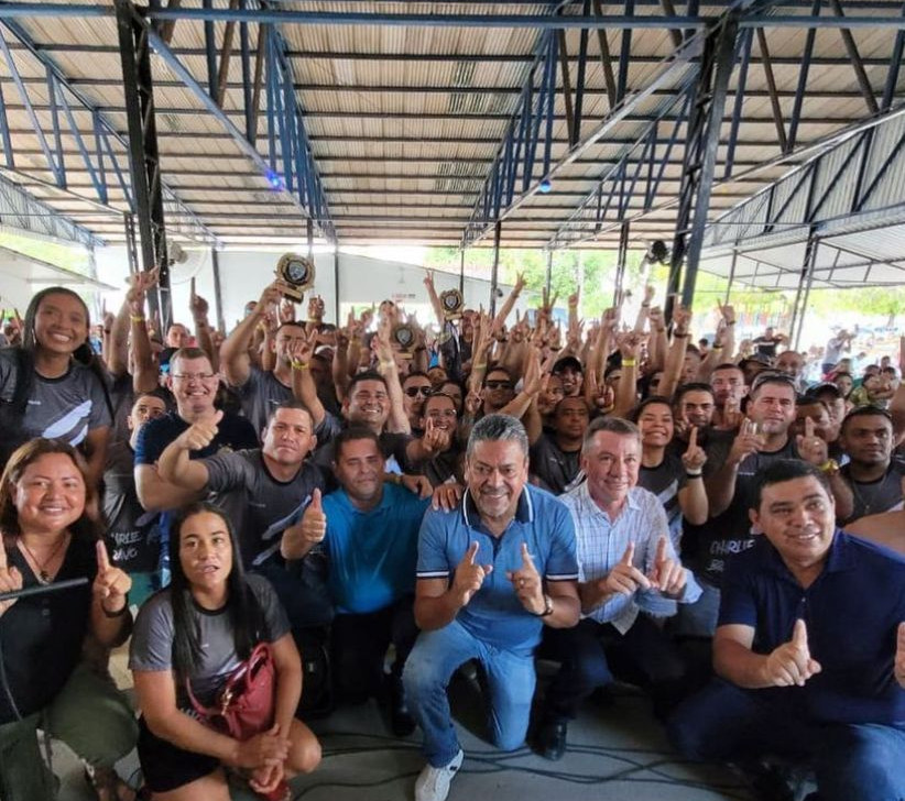 Candidato à reeleição ao Governo de RR, Antonio Denarium falta debate para pedir voto em churrasco